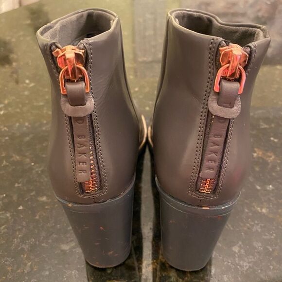 Ted Baker Grey Patent Booties Sz 36.5 GUC - Picture 2 of 9